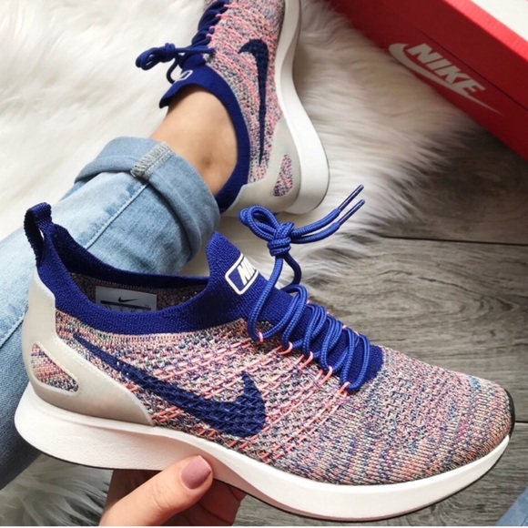 Nike women’s running shoe flyknit mariah sneaker - Picture 2 of 7